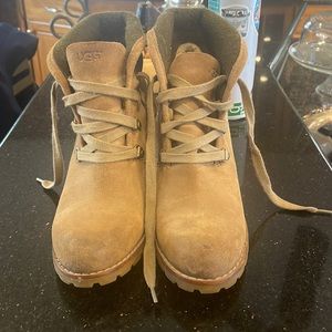 Ugg Calynda Desert Boot